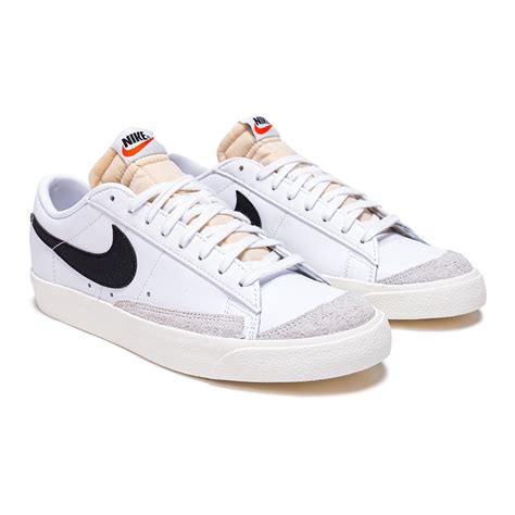 Nike Blazer Low 77 sneakers in white 